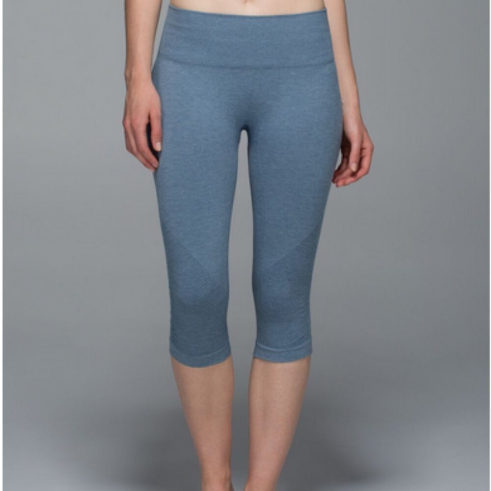Lululemon In The Flow crop II, s. 6